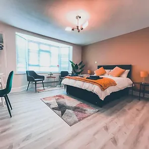  Apartment Modern 3 Ground Floor Parking And Garden United Kingdom
